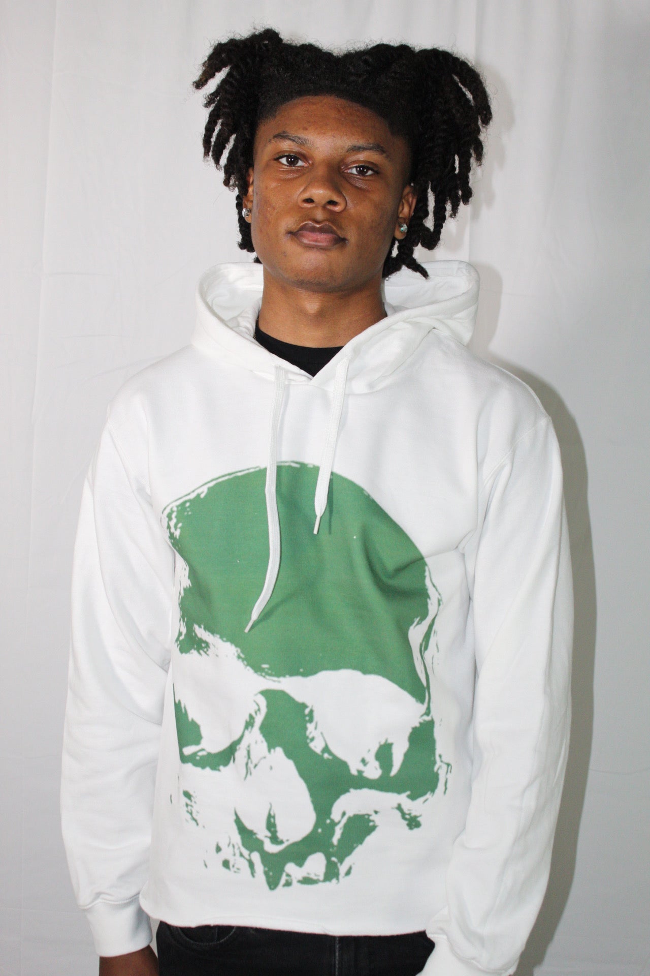 WHITE SKULLY HOODIE